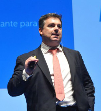 Roberto Espinosa, Director de Estrategia de Neuromobile